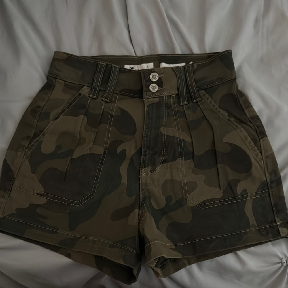 Hollister Green and Brown Cargo Shorts with Camouflage Pattern